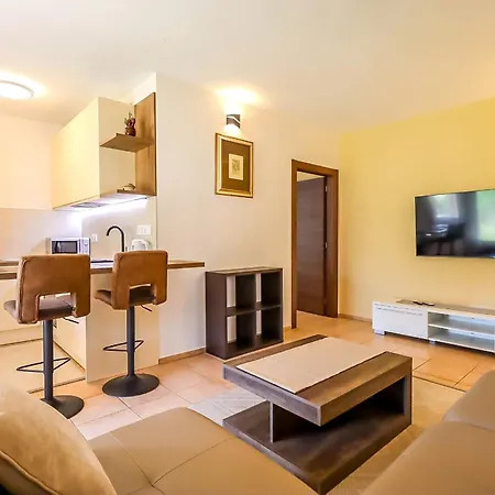 Апартаменты Apartments Primo - Pula